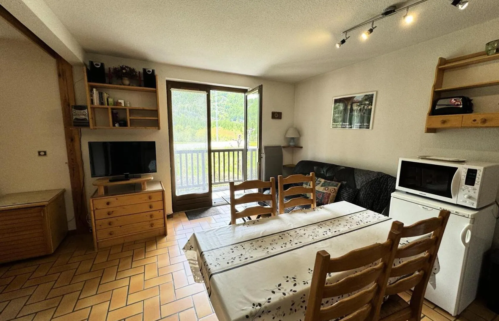 Residence Cretes - Studio + Alcove Centre Village Mae-0224 contacts